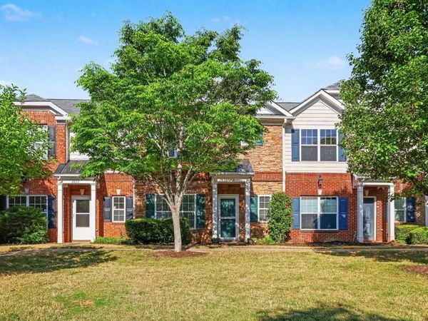 2818 Village Trace , Atlanta, GA 30344