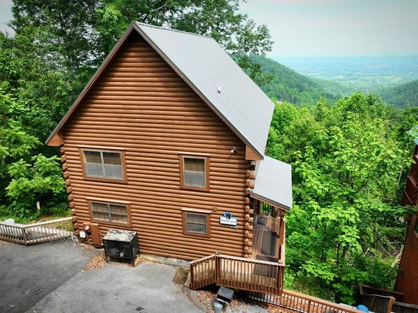 2203 Foxberry Way, Sevierville, TN 37876