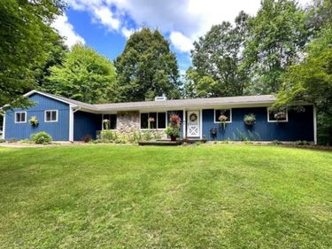 9115 Pine Hill Trail, Hartland Twp, MI 48430
