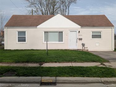 26234 Woodmont Street, Roseville, MI 48066