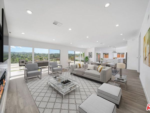 23500 Aetna Street, Woodland Hills, CA 91367