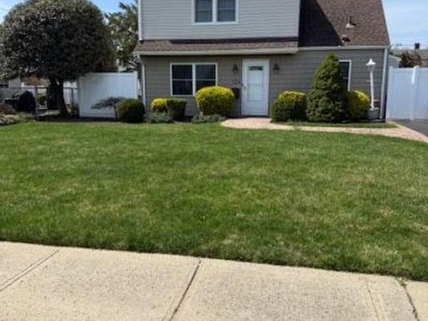 124 Saddle Lane , Levittown, NY 11756