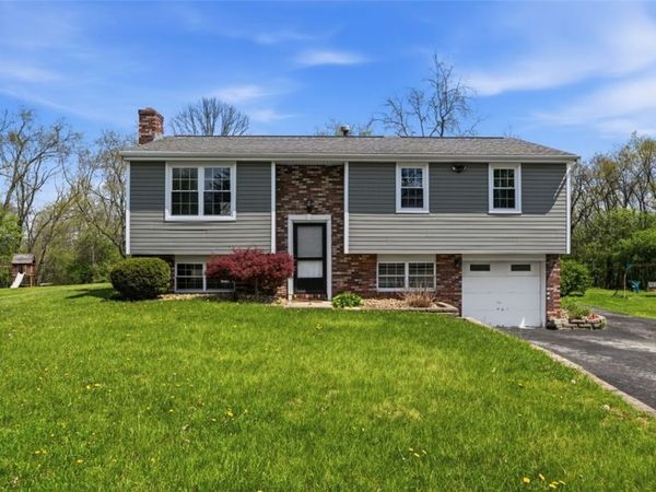 108 Whitney Dr , Cranberry Twp, PA 16066