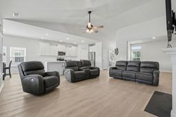 6024 Zoe Way photo 4