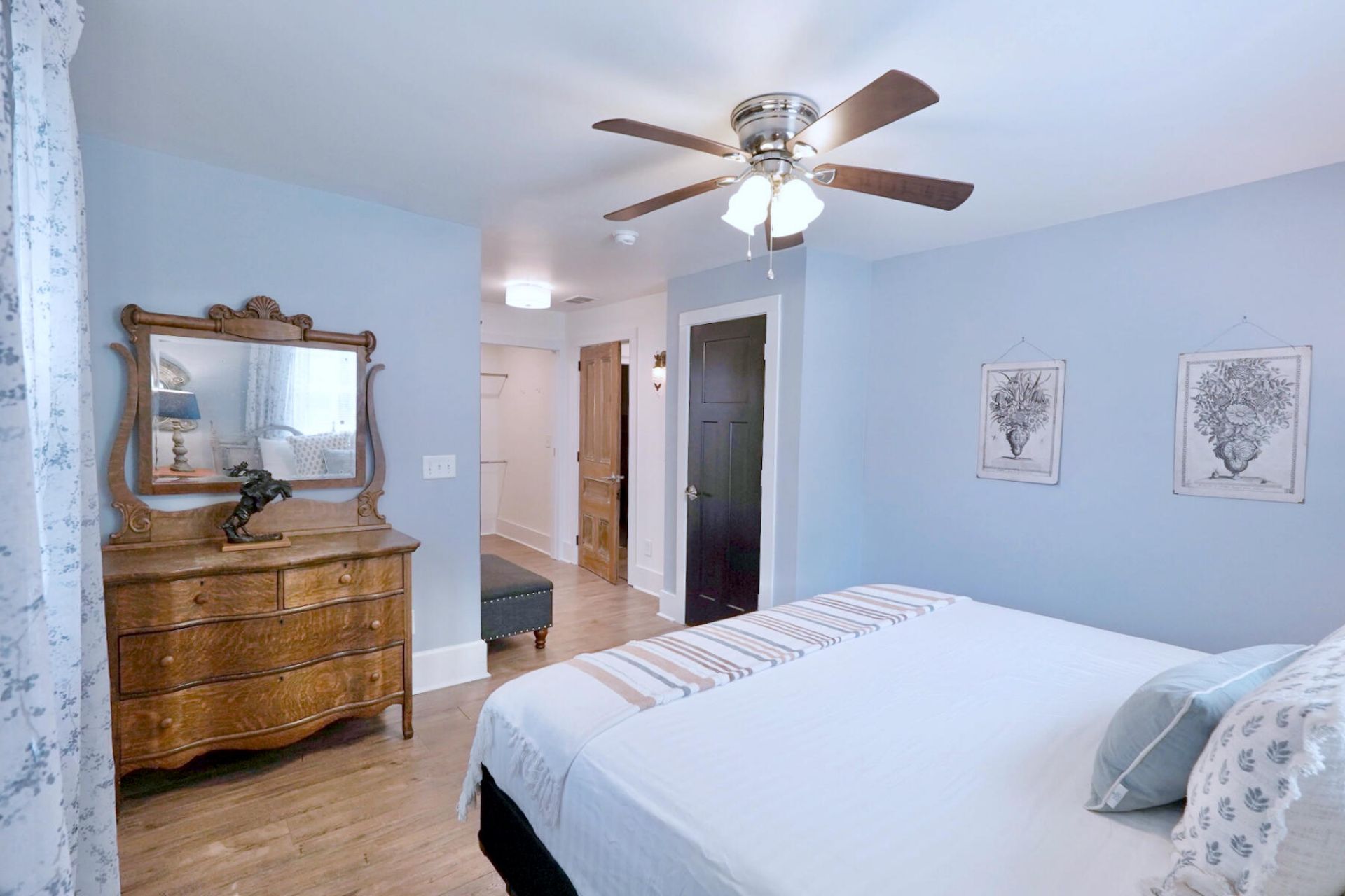 1109 Berkeley Street Photo 11