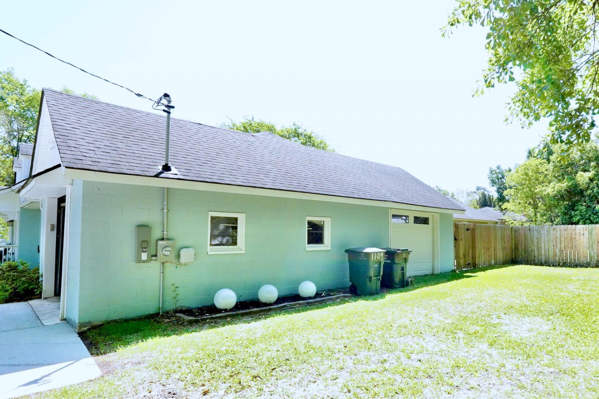 1109 Berkeley Street Photo 36