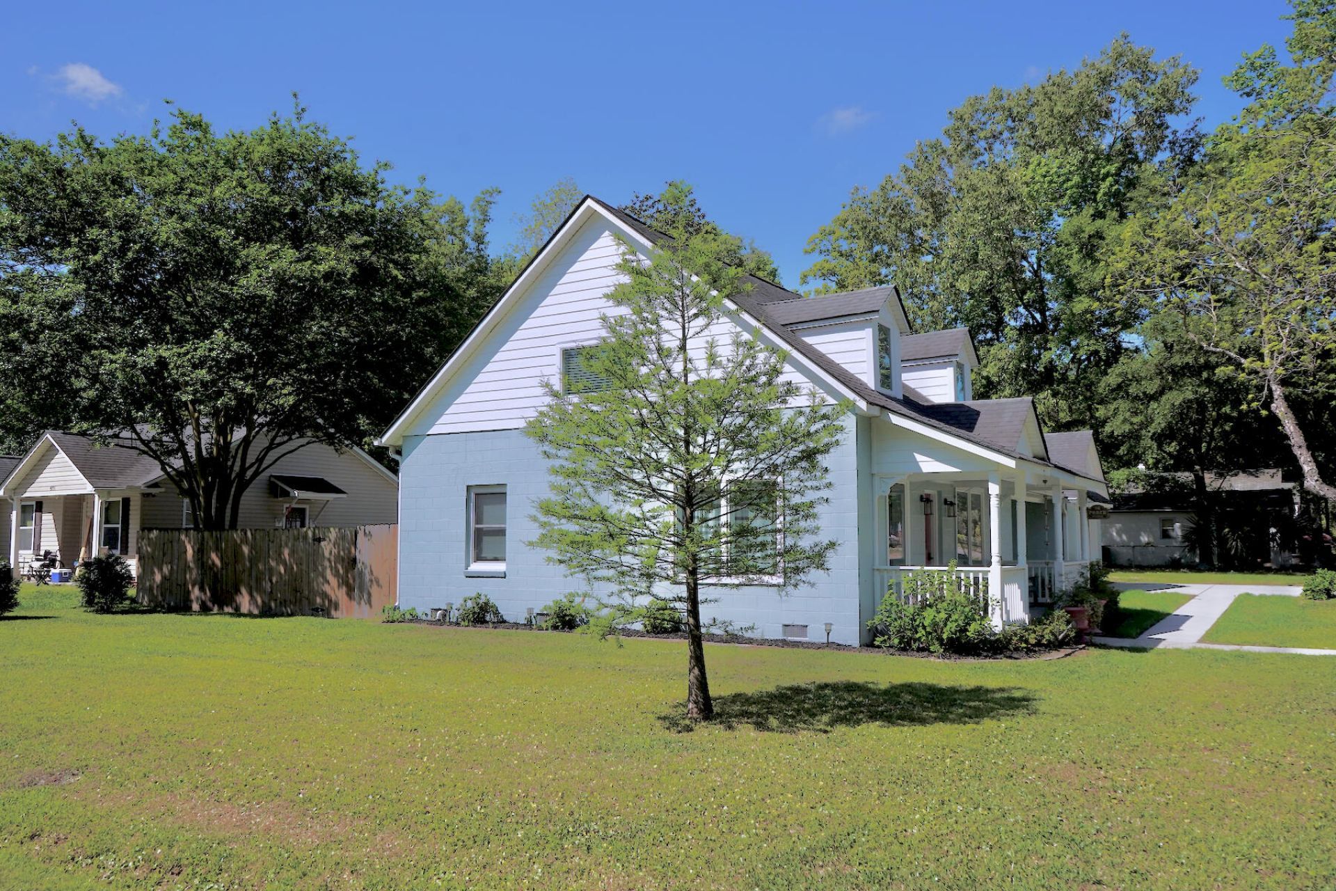 1109 Berkeley Street Photo 38