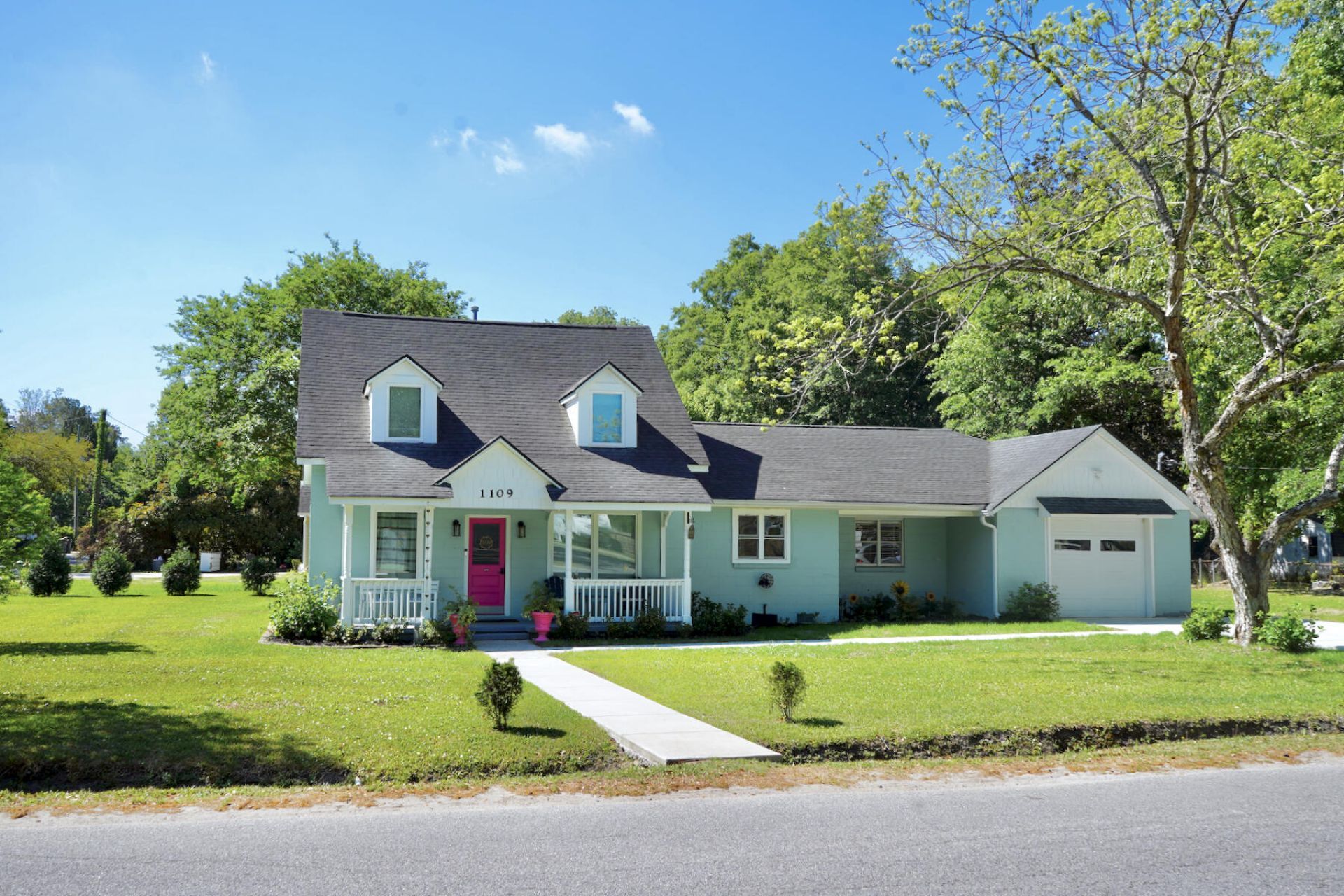 1109 Berkeley Street Photo 39