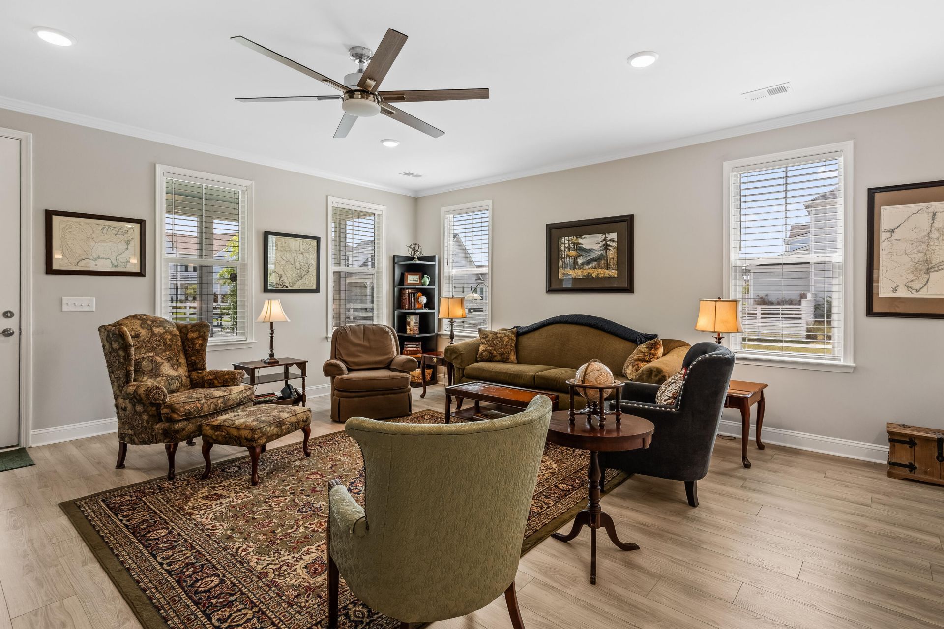 216 Symphony Avenue Photo 27