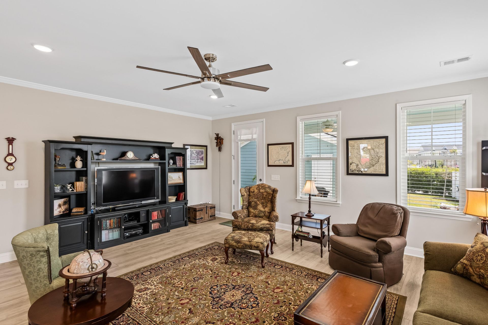 216 Symphony Avenue Photo 29