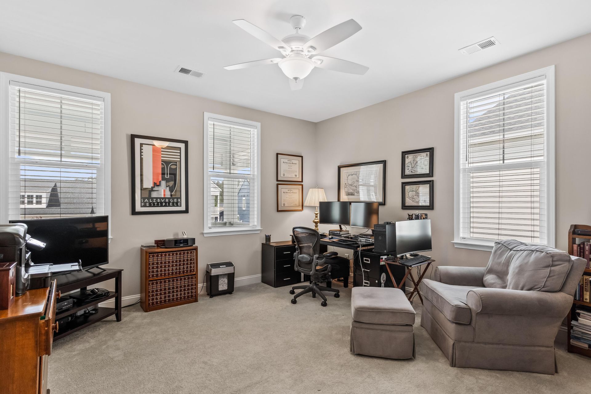 216 Symphony Avenue Photo 38