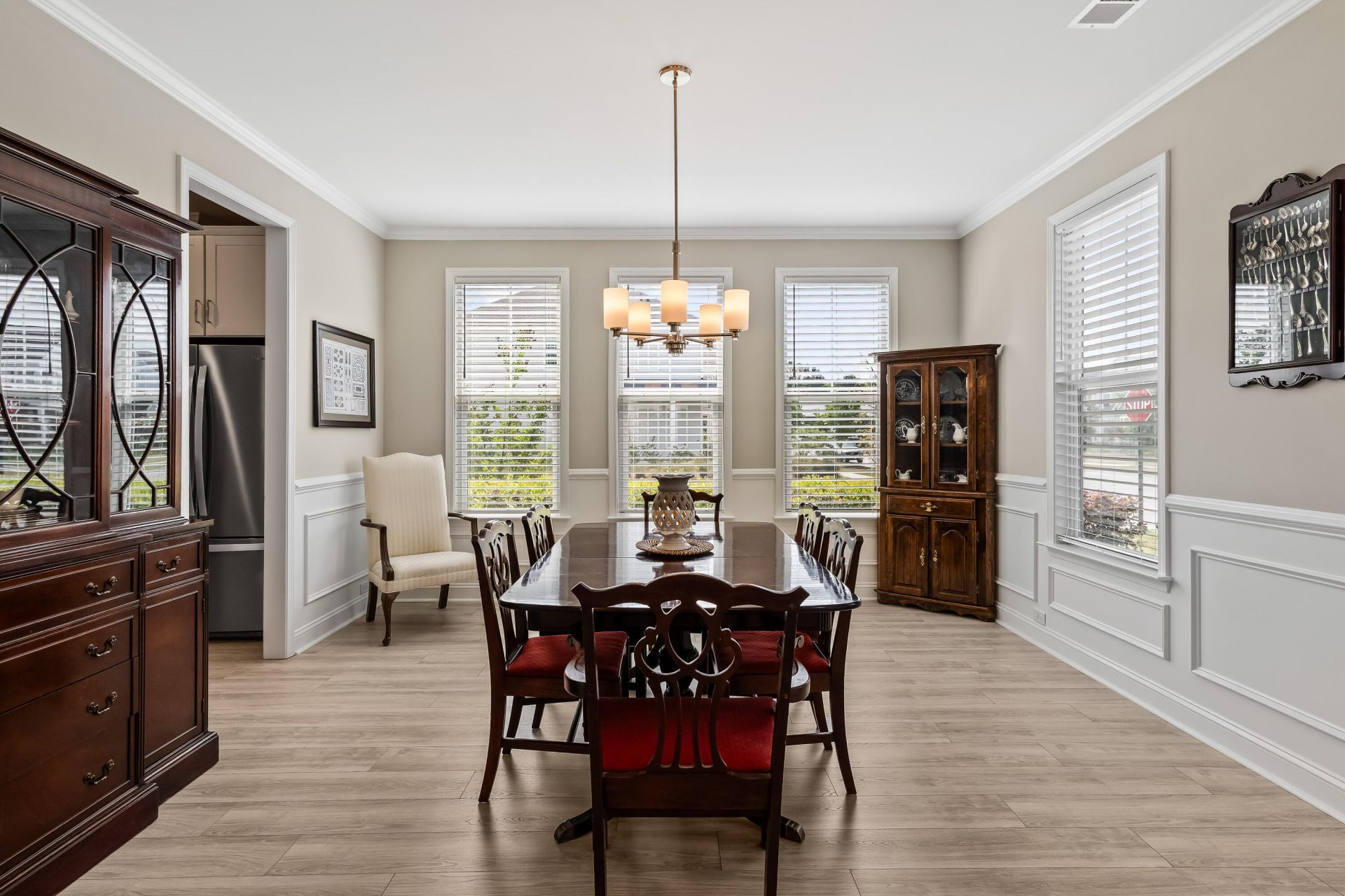 216 Symphony Avenue Photo 6