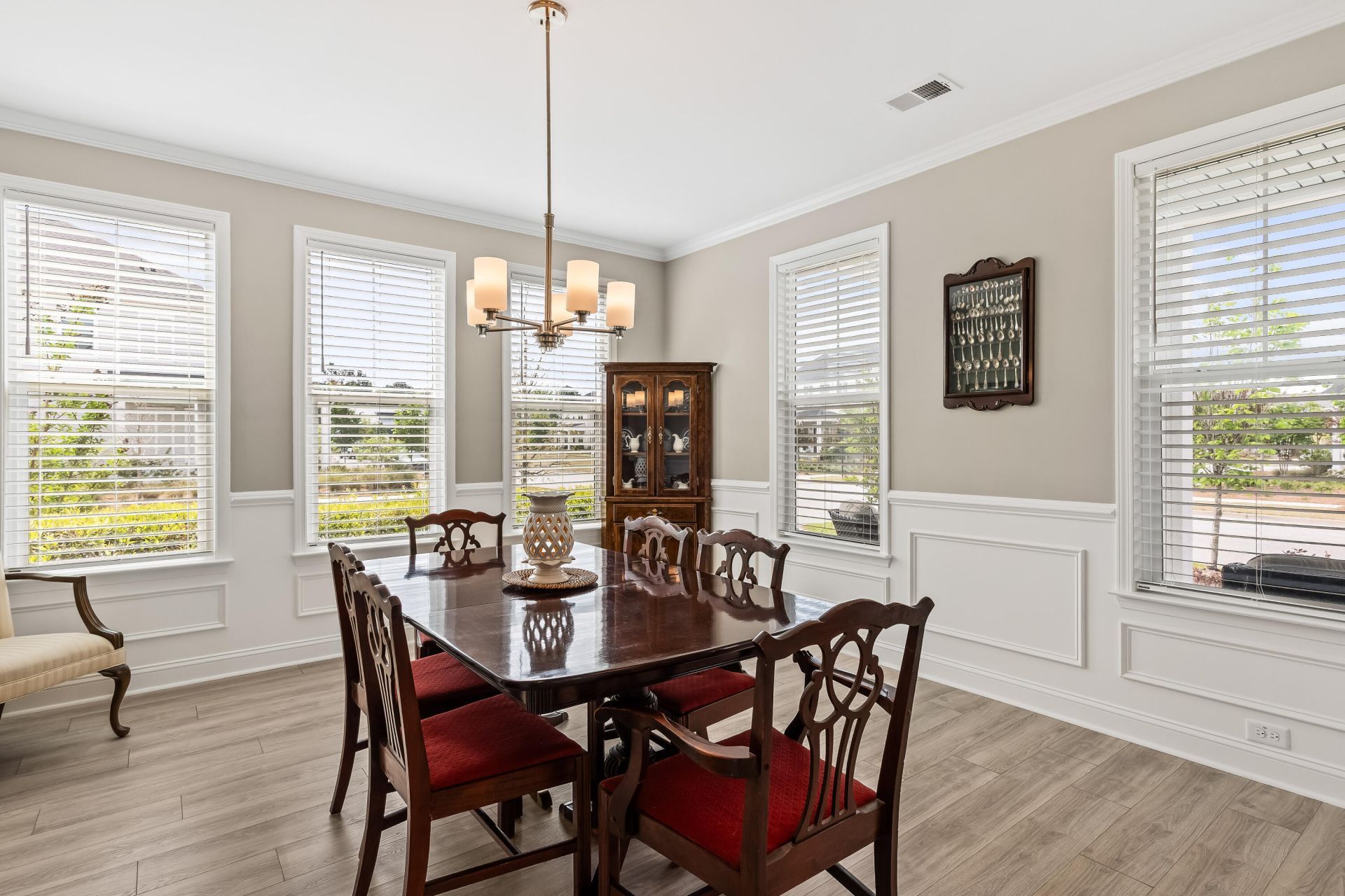 216 Symphony Avenue Photo 7