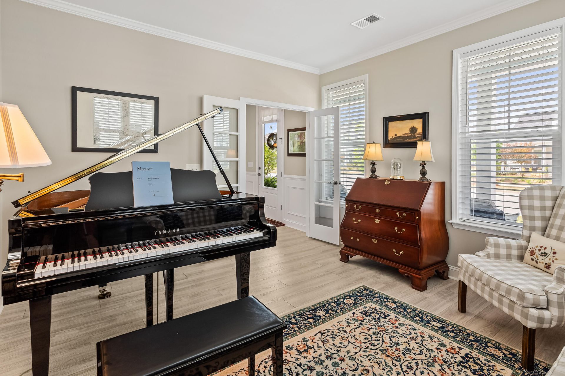 216 Symphony Avenue Photo 8