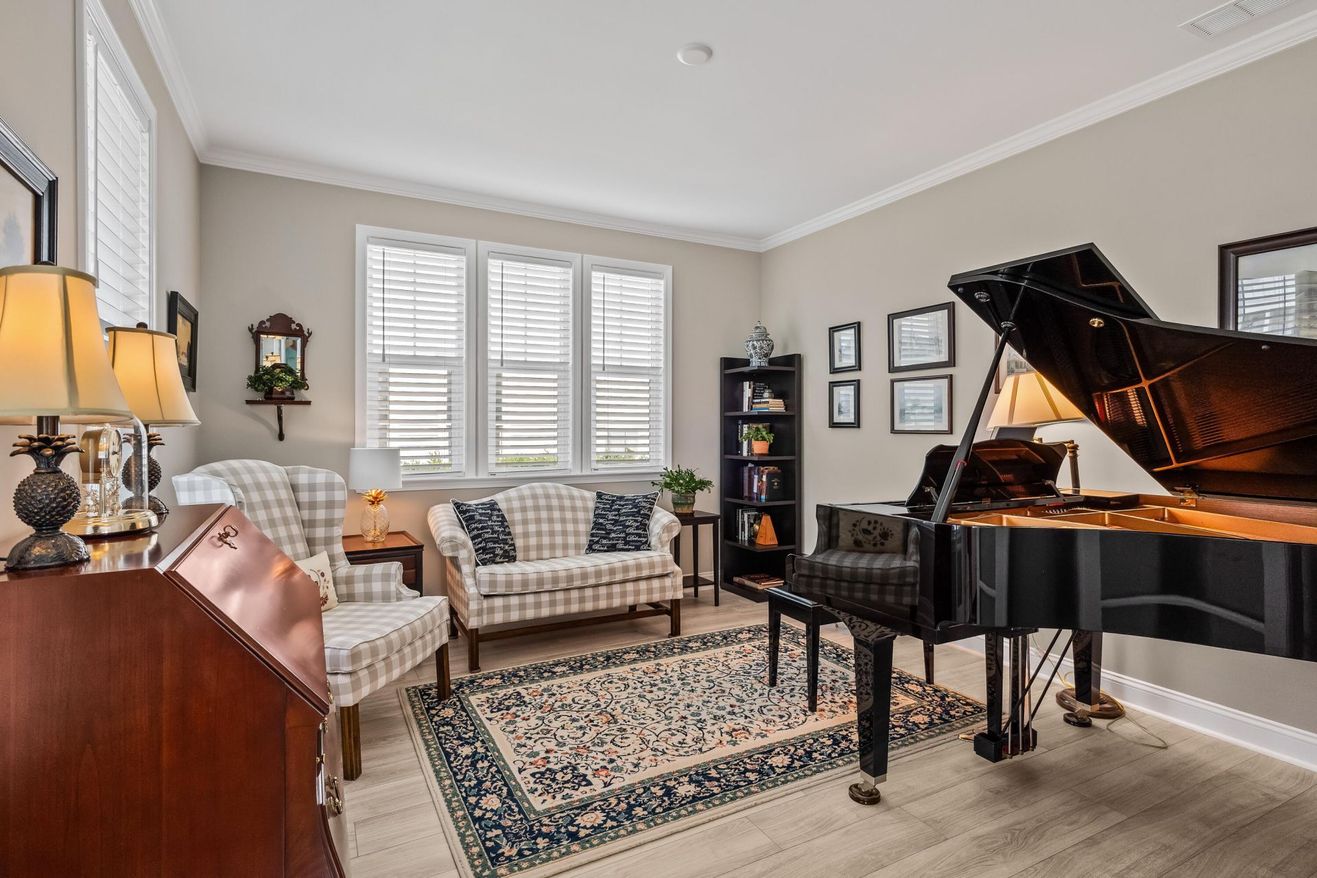 216 Symphony Avenue Photo 9