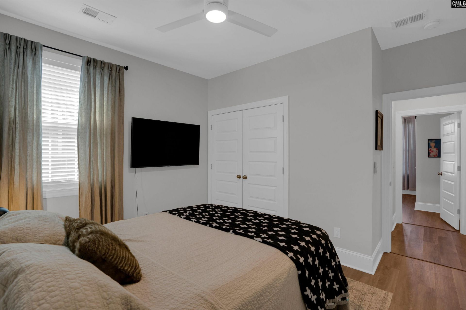 528 Montrose Drive Photo 34