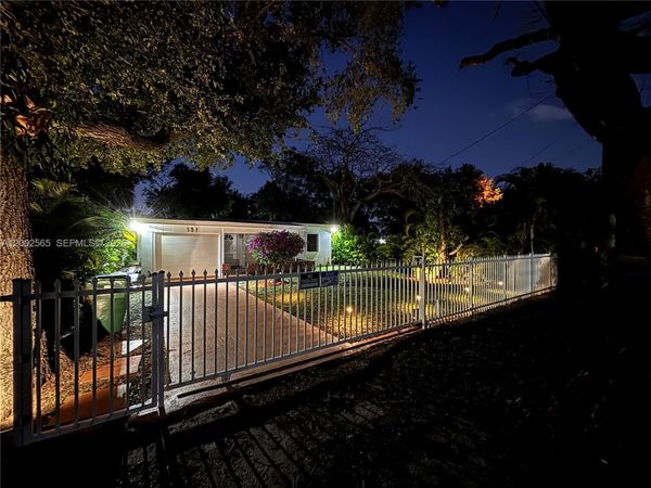 151 NW 165th St , Miami, FL 33169