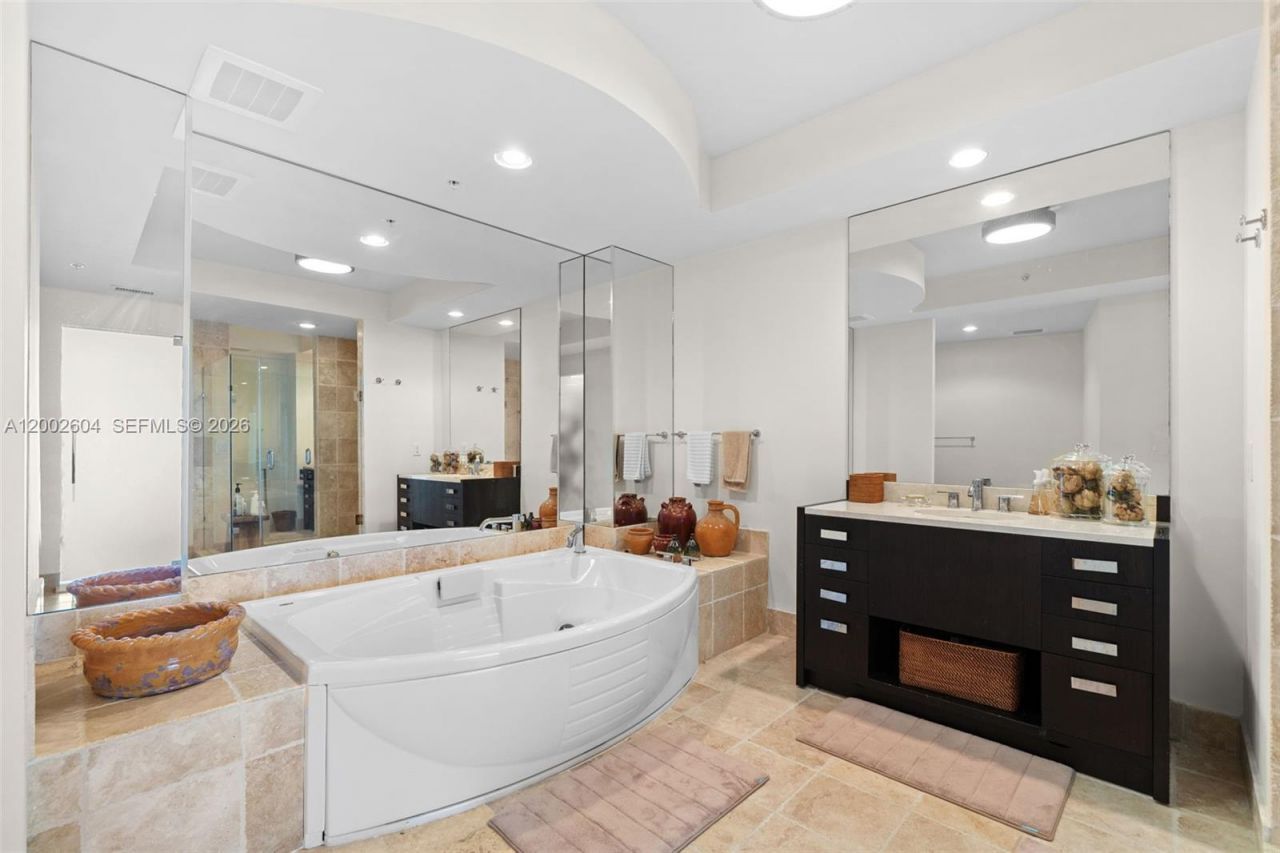 18201 Collins Ave , Unit 709, Sunny Isles Beach, FL 33160 Photo