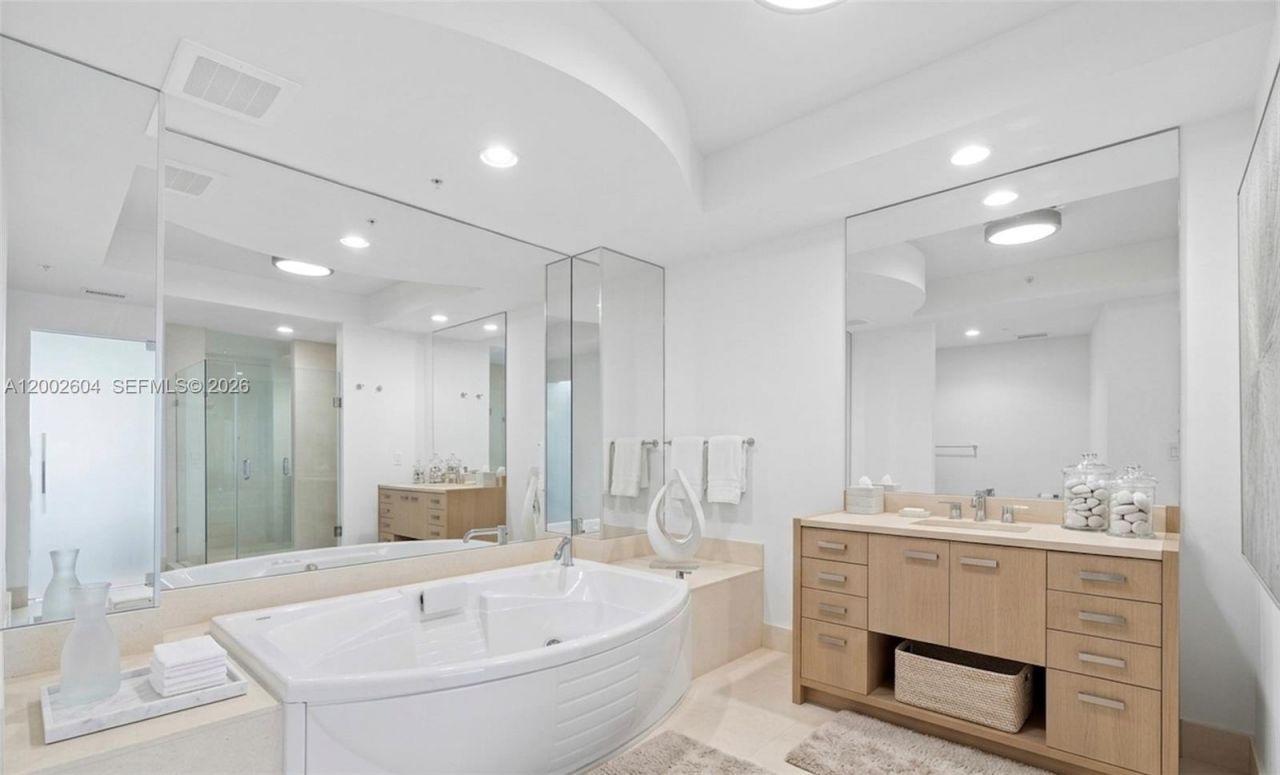 18201 Collins Ave, Unit 709, Sunny Isles Beach, FL 33160 Photo