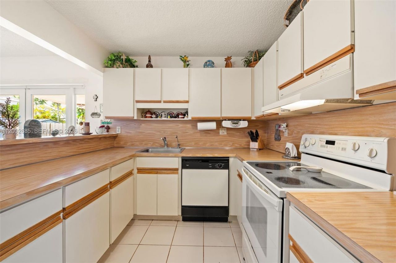 13440 SW 28th St , Miami, FL 33175 Photo