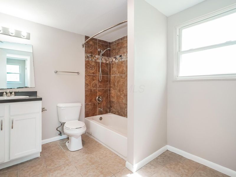 1565 Felix Drive, Columbus, OH 43207 Photo 8