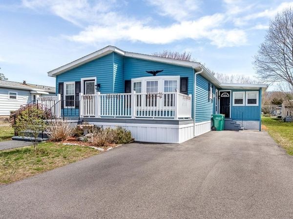 3 King Arthur Ct, Attleboro, MA 02703