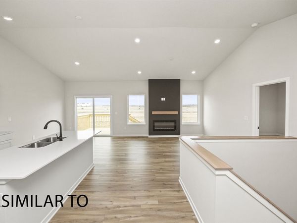 1108 Featherstone Avenue NE, Bondurant, IA 50035