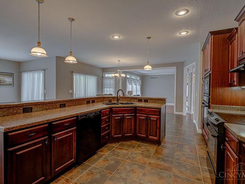 218 Random Drive, Hamilton, OH 45013 Photo 5