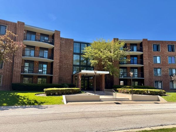 1405 E Central Road, Unit 305A, Arlington Heights, IL 60005