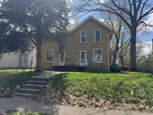 915 W 14th Street , Davenport, IA 52804