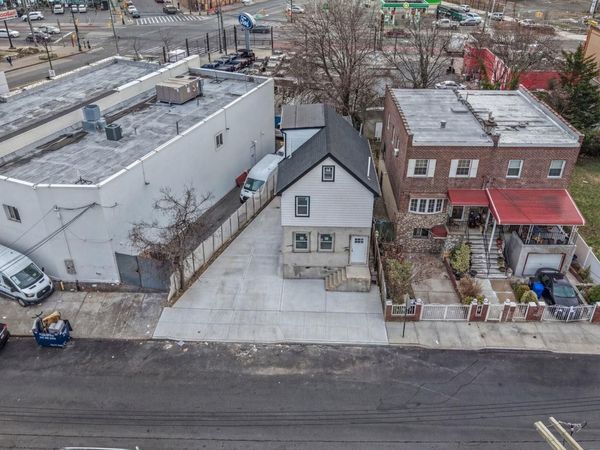 1148 E 211th Street , Bronx, NY 10469