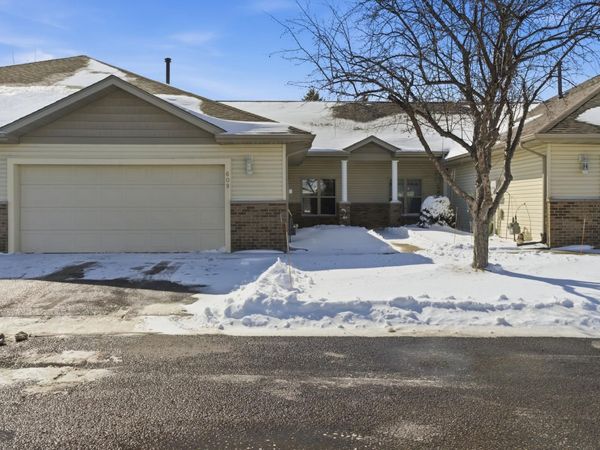 609 Dublin Court , Mankato, MN 56001