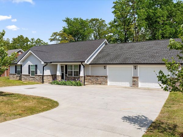 8410 Hixson Pike, Hixson, TN 37343