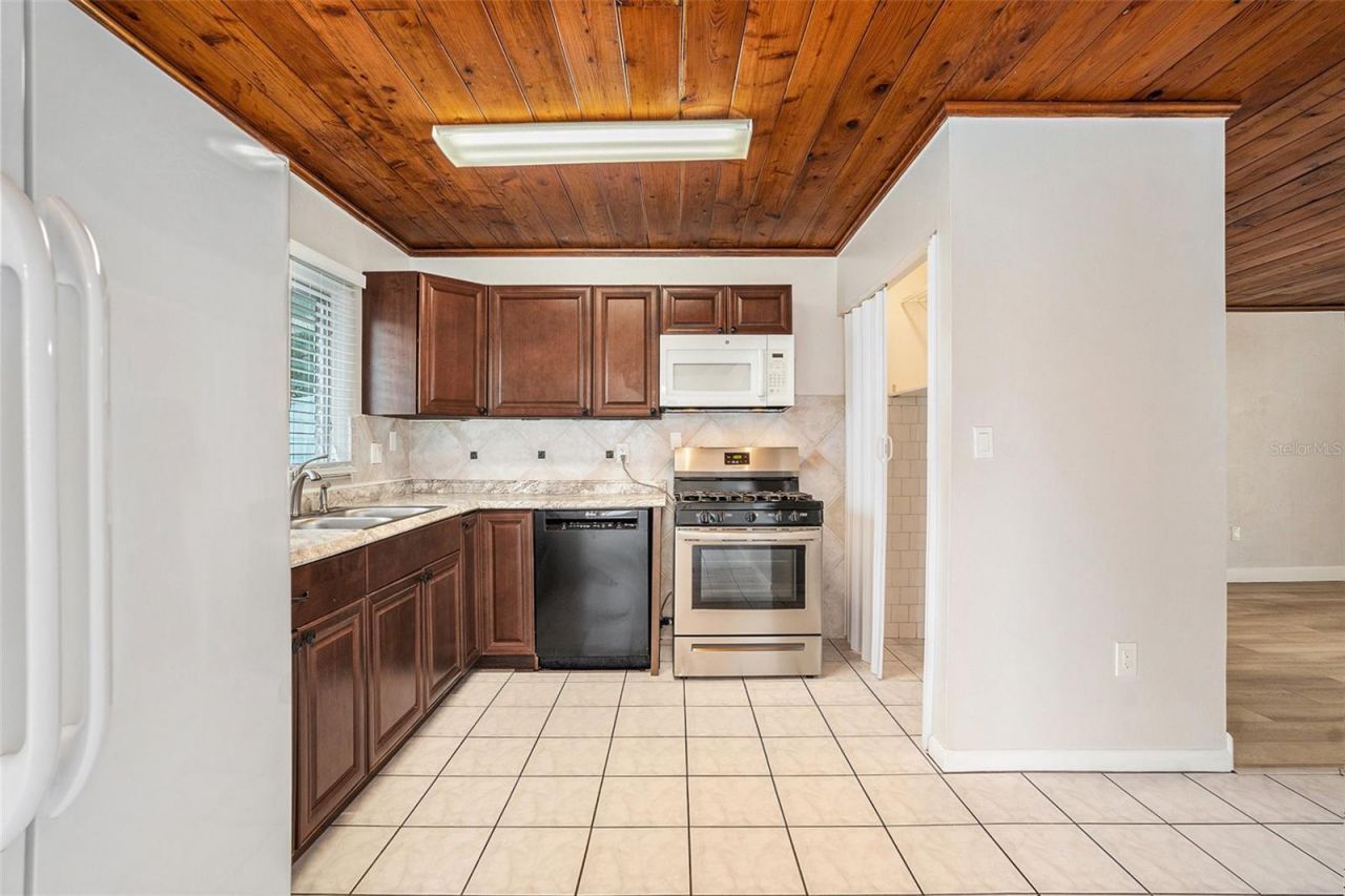 5305 Whiteway Drive, Temple Terrace, FL 33617 Photo