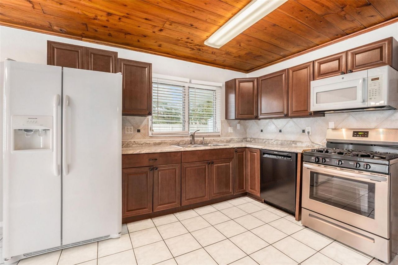 5305 Whiteway Drive, Temple Terrace, FL 33617 Photo