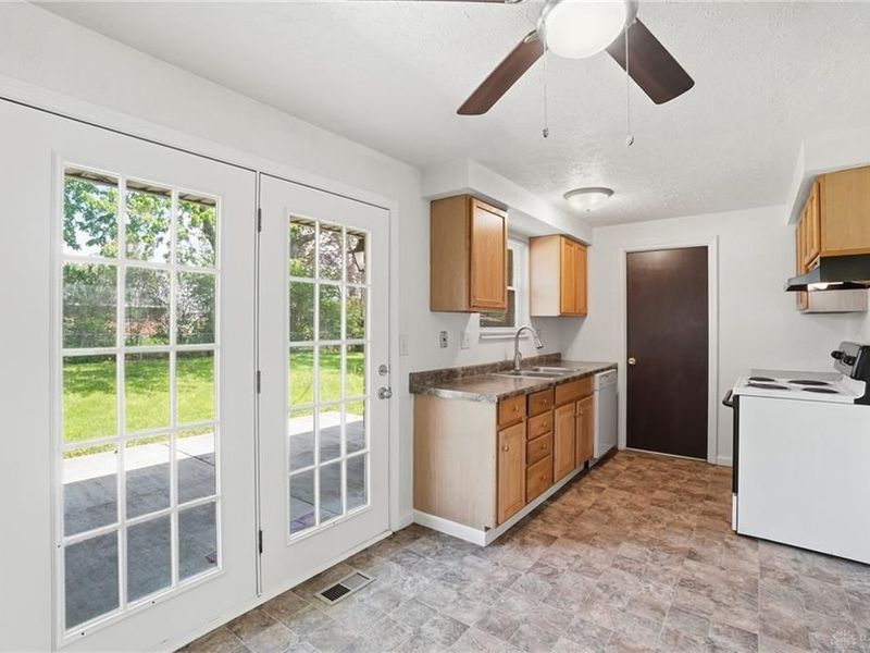 7239 Sancroft Drive, Huber Heights, OH 45424 Photo 7