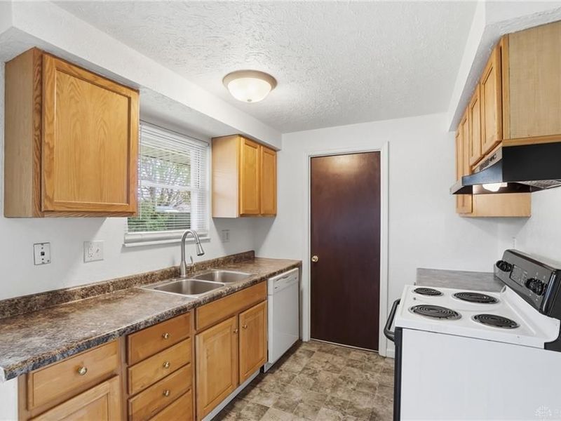 7239 Sancroft Drive, Huber Heights, OH 45424 Photo 8