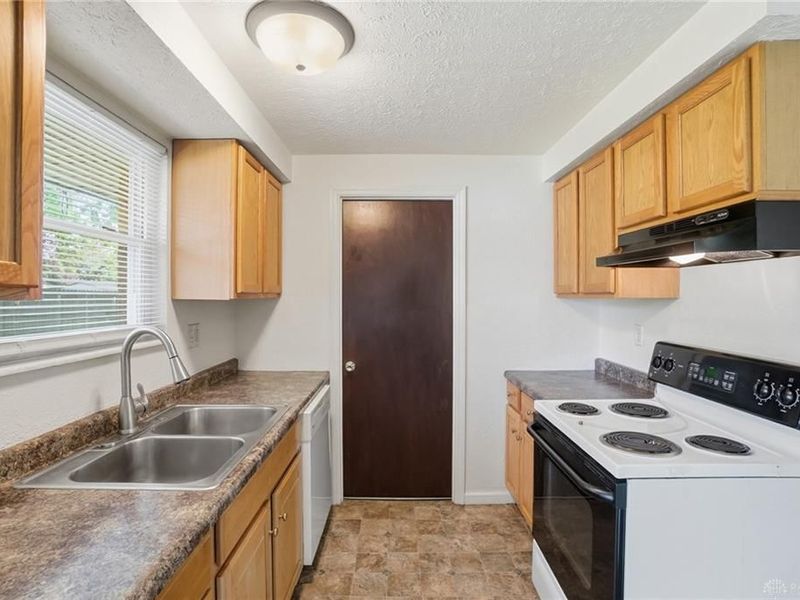 7239 Sancroft Drive, Huber Heights, OH 45424 Photo 9