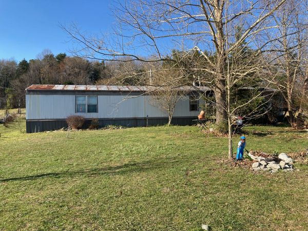472 Allen Chapel Rd , Hilham, TN 38568
