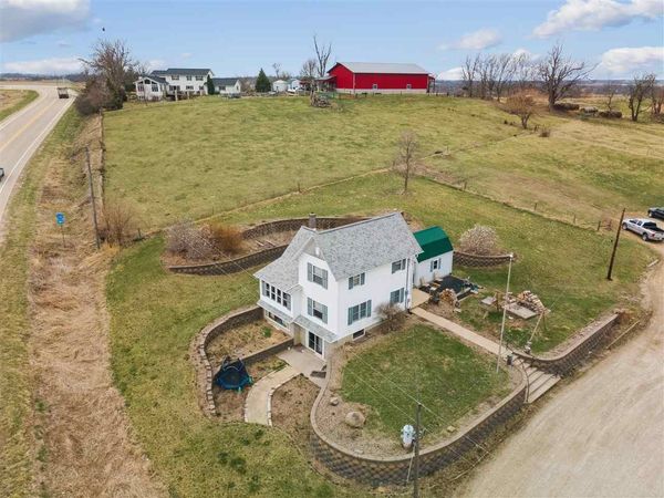 2226 Springville Rd, Springville, IA 52336