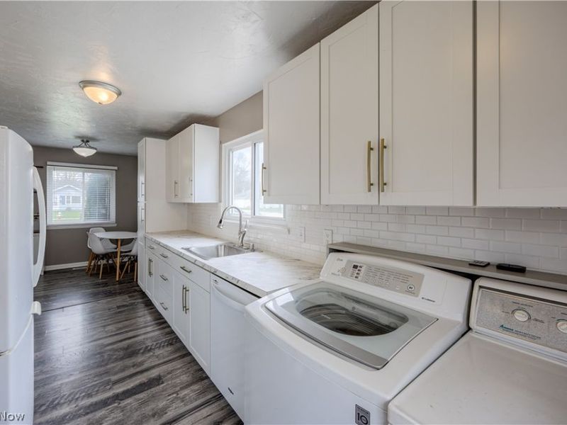 38355 Laura Drive , Eastlake, OH 44095 Photo 9