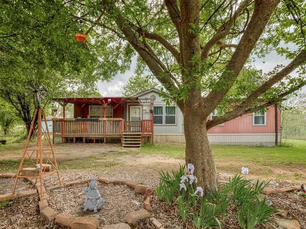 105802 S Parkwood Meadows Drive, McLoud, OK 74851