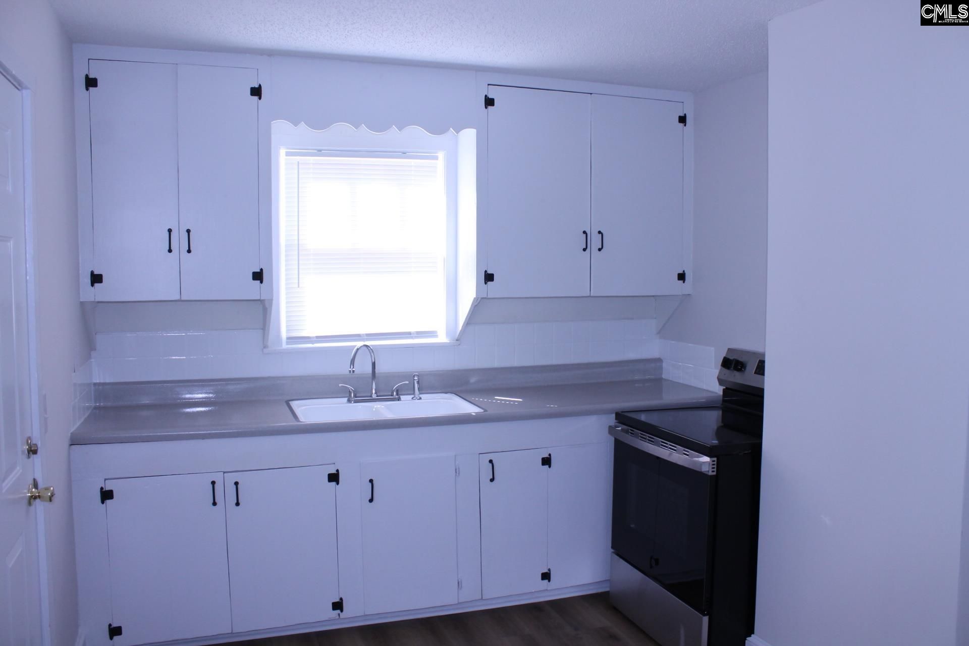 414 Graham Avenue  Photo 5