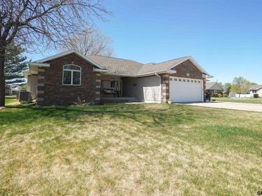 814 Lincoln Avenue, Shelton, NE 68876