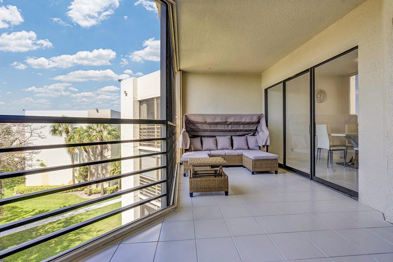 5749 Camino Del Sol, Unit 404, Boca Raton, FL 33433 Photo