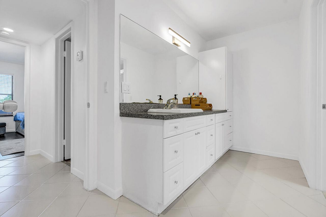 5749 Camino Del Sol, Unit 404, Boca Raton, FL 33433 Photo