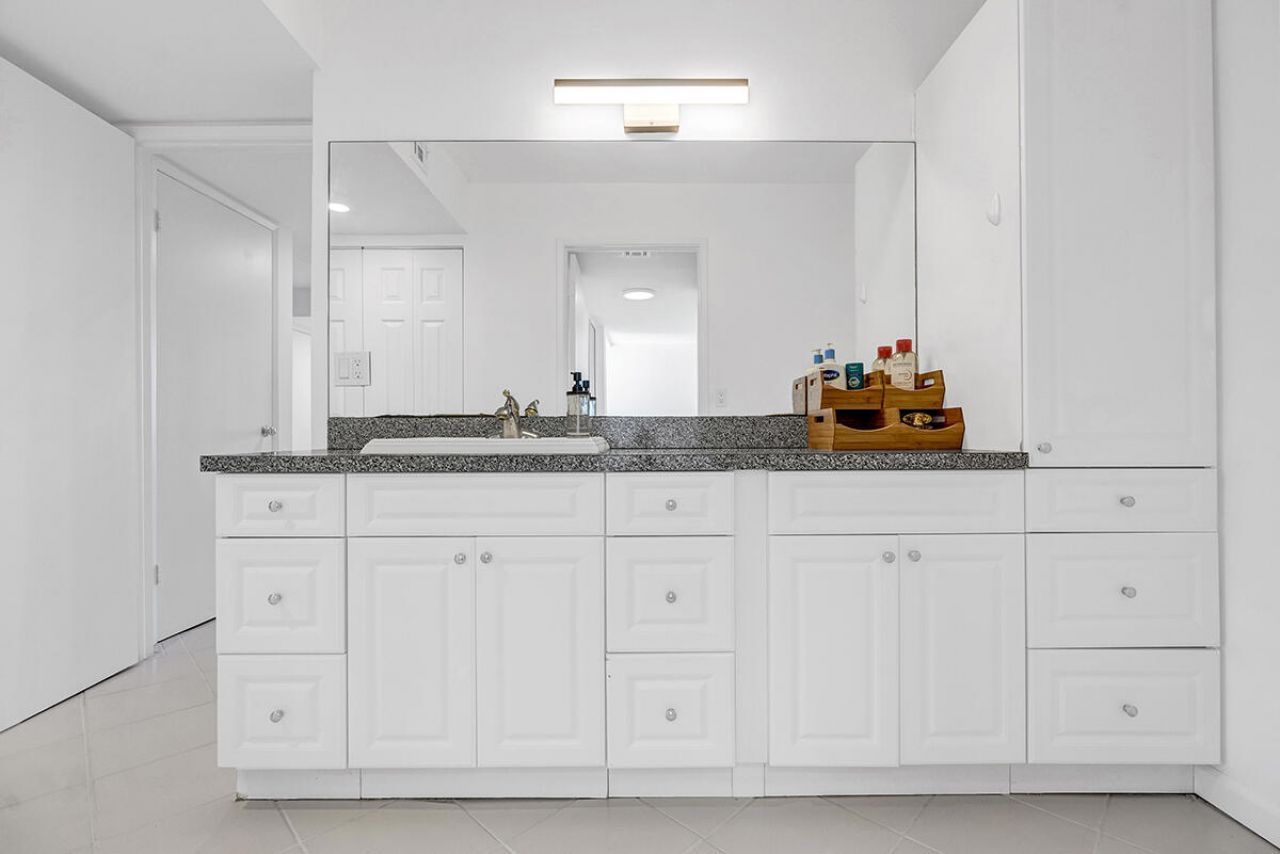 5749 Camino Del Sol, Unit 404, Boca Raton, FL 33433 Photo