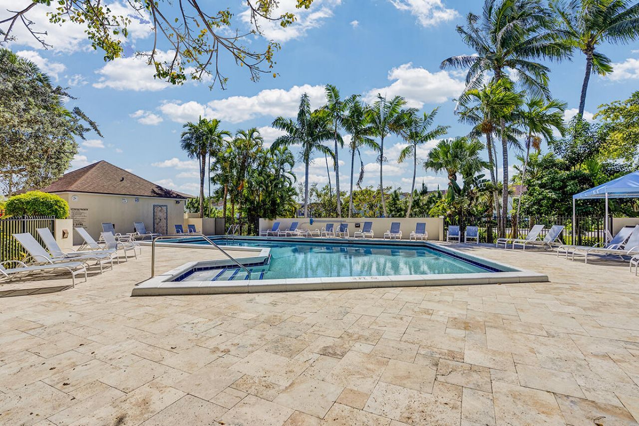5749 Camino Del Sol, Unit 404, Boca Raton, FL 33433 Photo