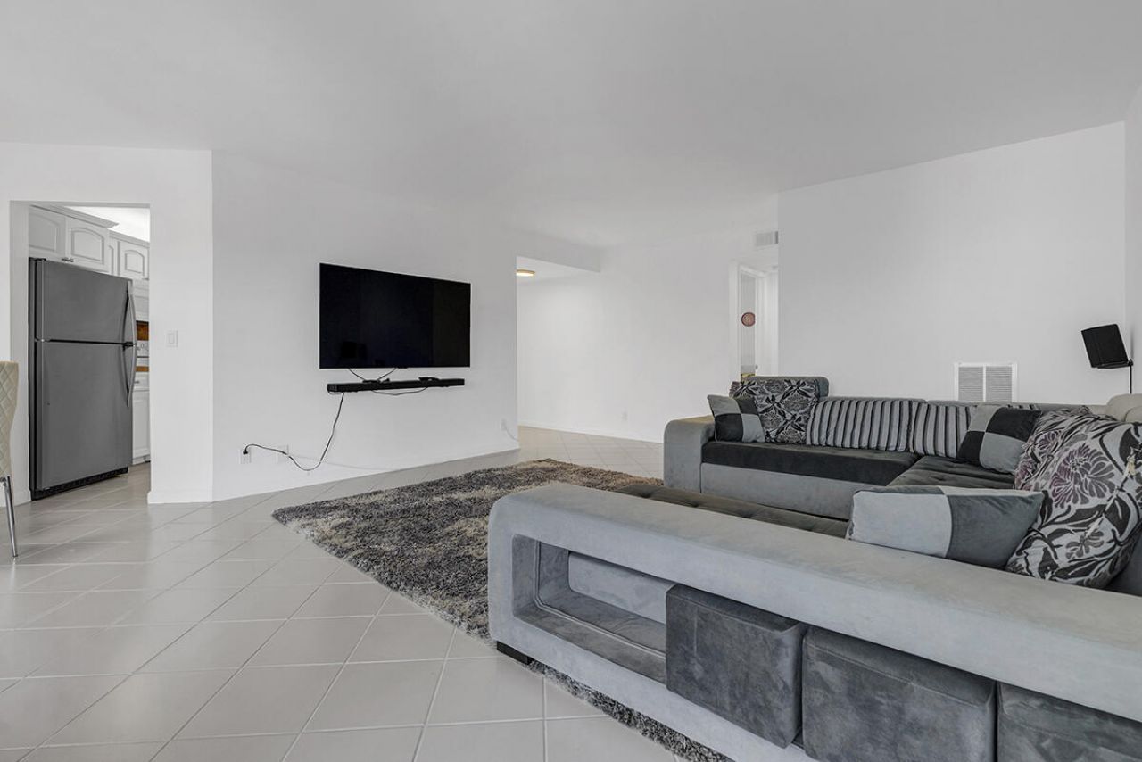 5749 Camino Del Sol, Unit 404, Boca Raton, FL 33433 Photo