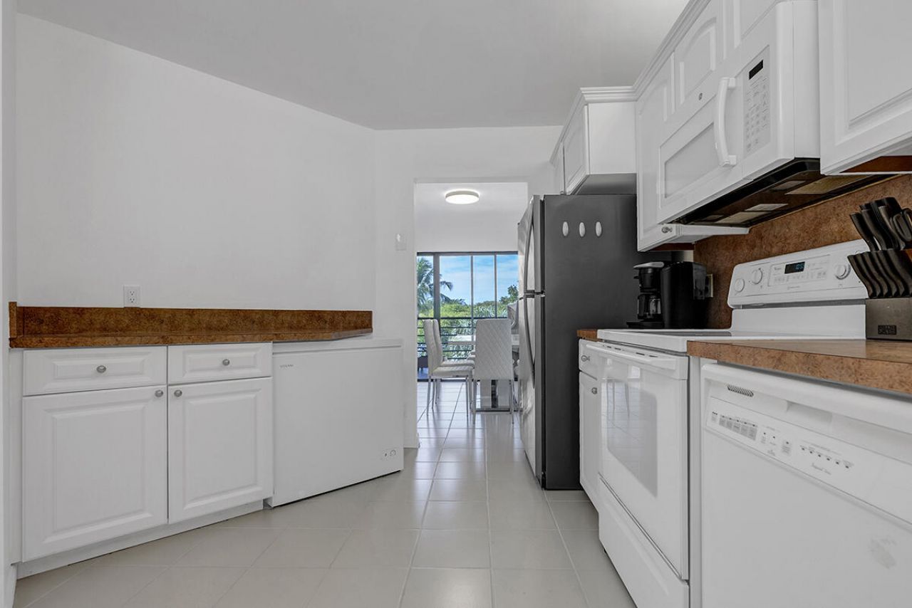 5749 Camino Del Sol, Unit 404, Boca Raton, FL 33433 Photo